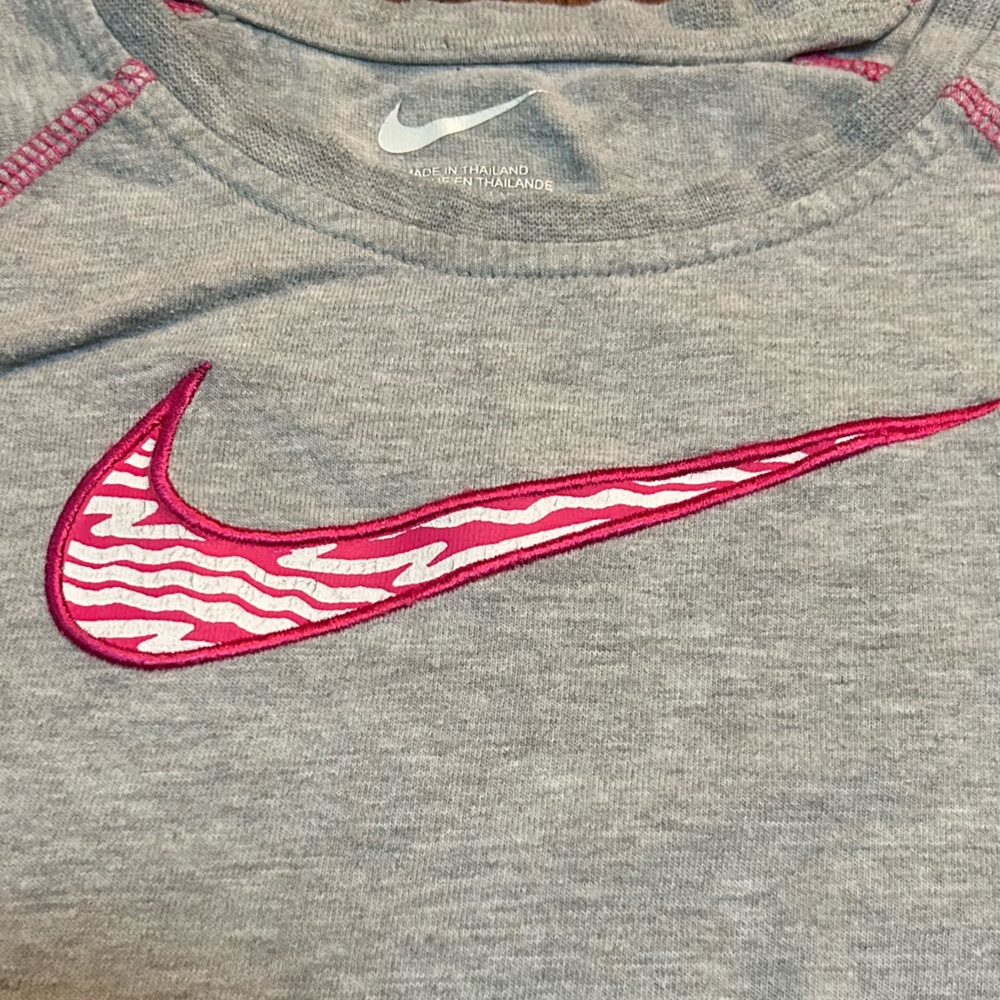 *CLEARANCE* Nike Kids Gray T-Shirt with Pink Accents - Size 6X - Picture 3 of 9